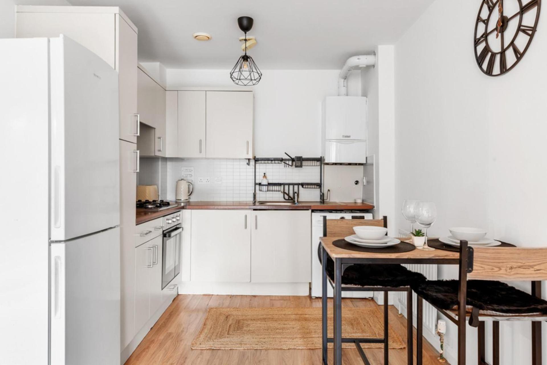 Modern 2-bed In Stratford Apartment